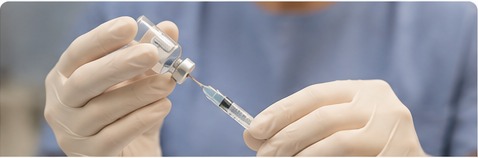 Symbolbild einer medizinischen Injektion zur Botulinumtoxin-Therapie